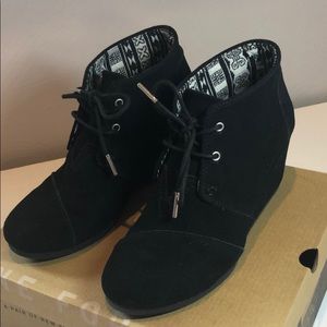 Women’s black TOM wedges